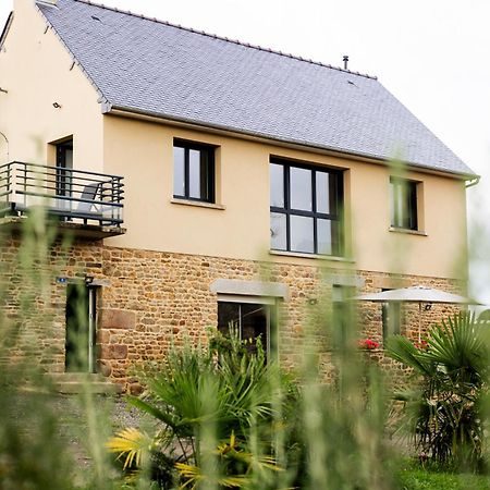 Maison Comprenant Deux Gites A Louer, Ensemble Ou Independamment, Capacite De 4 A 19 Personnes Idealement Place Pour Visiter Le Mont-Saint-Michel, Saint-Malo Et Les Alentours Baguer-Pican Exterior photo