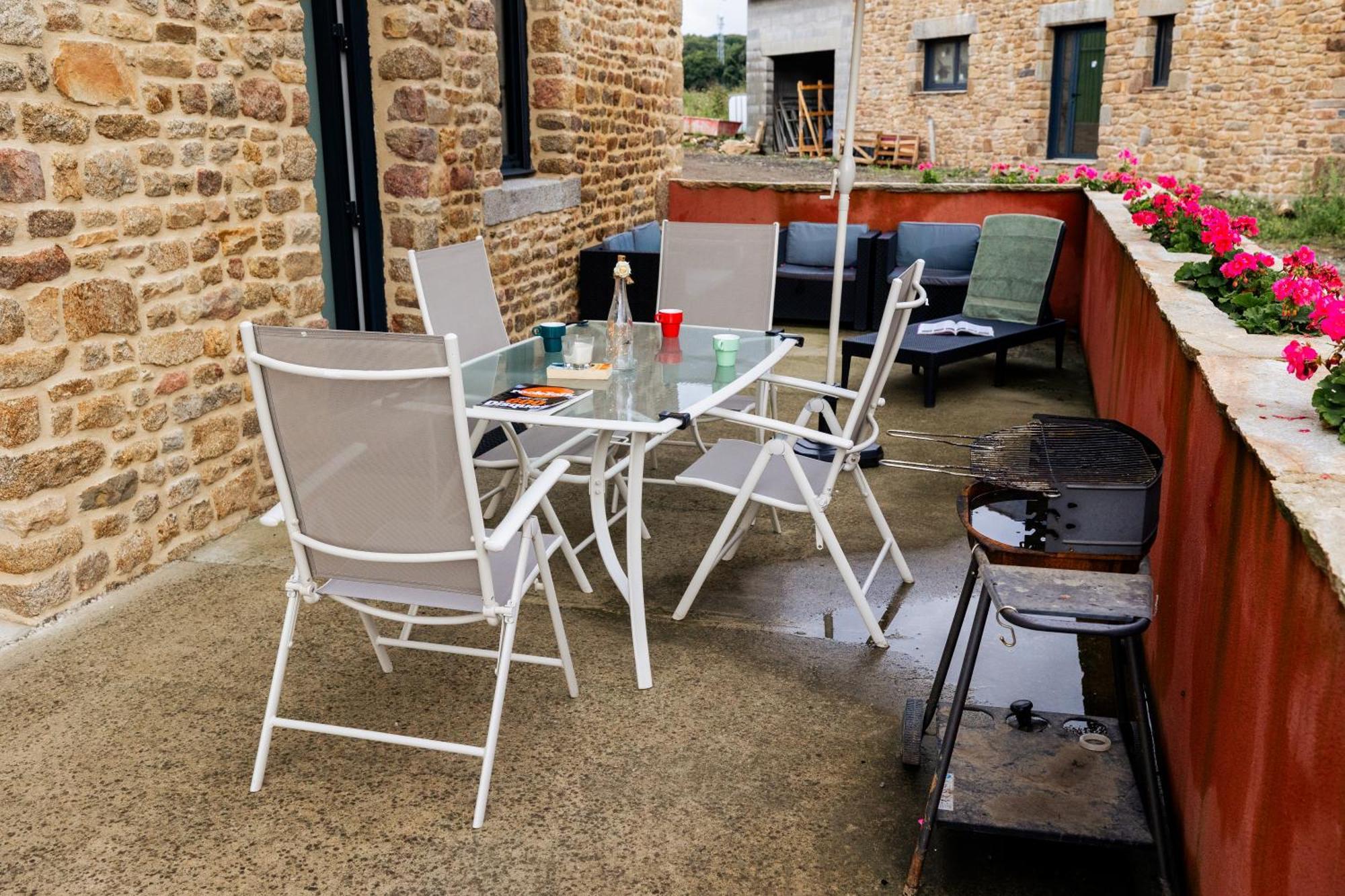 Maison Comprenant Deux Gites A Louer, Ensemble Ou Independamment, Capacite De 4 A 19 Personnes Idealement Place Pour Visiter Le Mont-Saint-Michel, Saint-Malo Et Les Alentours Baguer-Pican Exterior photo